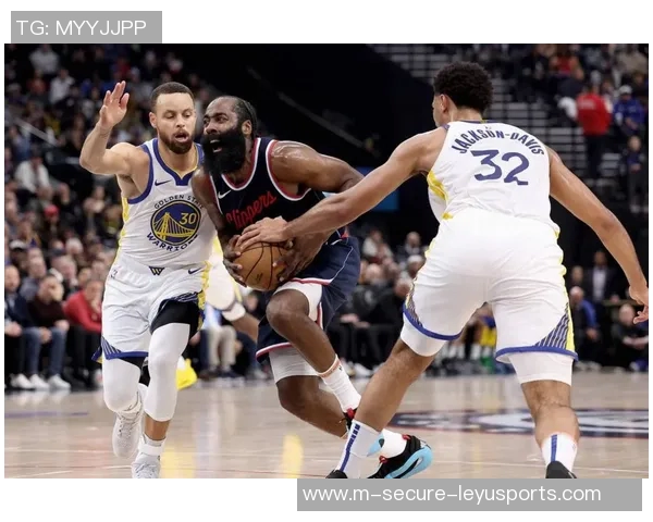 雷霆与勇士的巅峰对决多次绝杀瞬间回顾与精彩分析